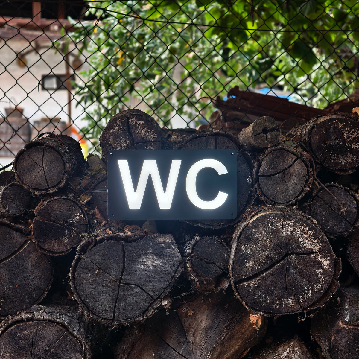 WC - светеща табела